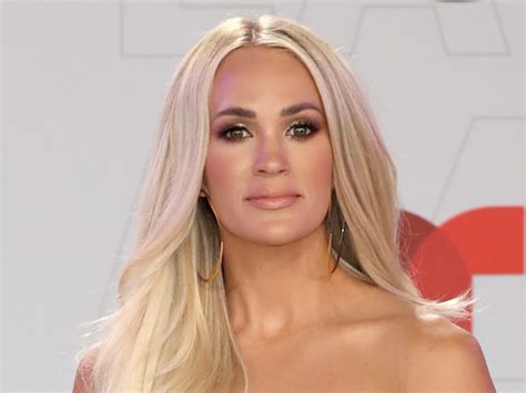 sexy photos of carrie underwood|Carrie Underwood looks fabulous at 40 in teeny bikini while on。